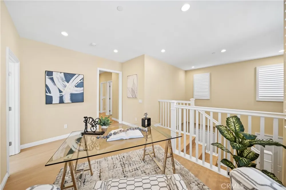 190 Crescent Moon Irvine, CA 92602