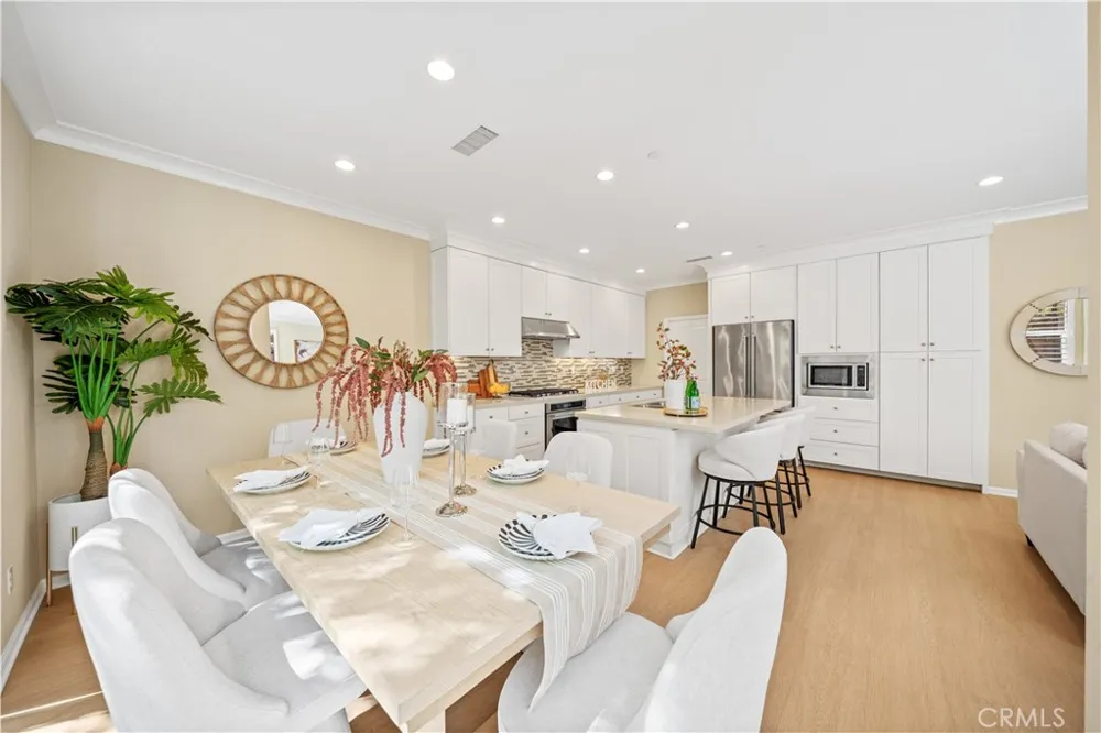 190 Crescent Moon Irvine, CA 92602