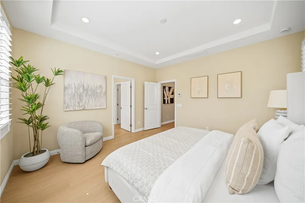 190 Crescent Moon Irvine, CA 92602