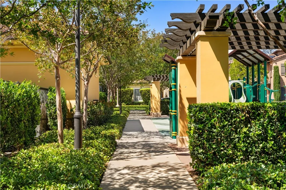 190 Crescent Moon Irvine, CA 92602