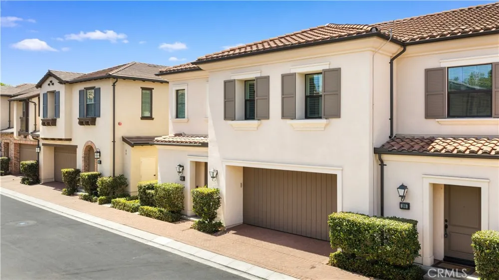 190 Crescent Moon Irvine, CA 92602