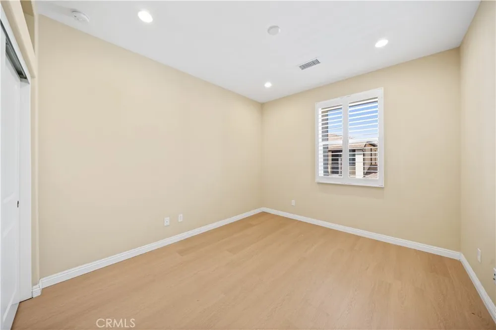 190 Crescent Moon Irvine, CA 92602