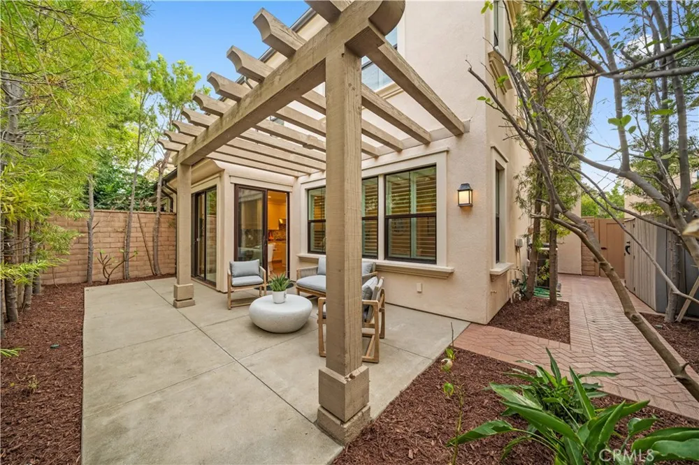 190 Crescent Moon Irvine, CA 92602