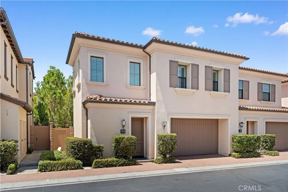 190 Crescent Moon Irvine, CA 92602