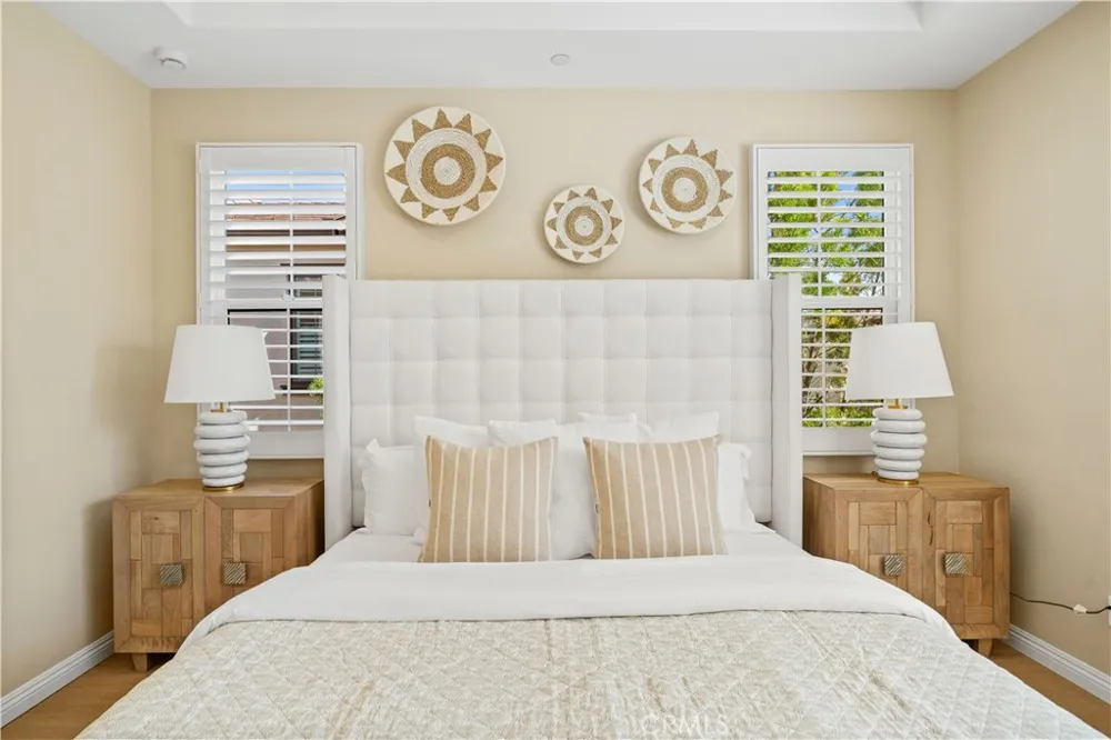 190 Crescent Moon Irvine, CA 92602