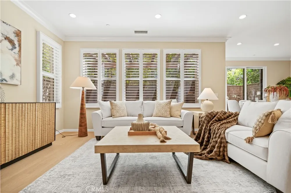 190 Crescent Moon Irvine, CA 92602