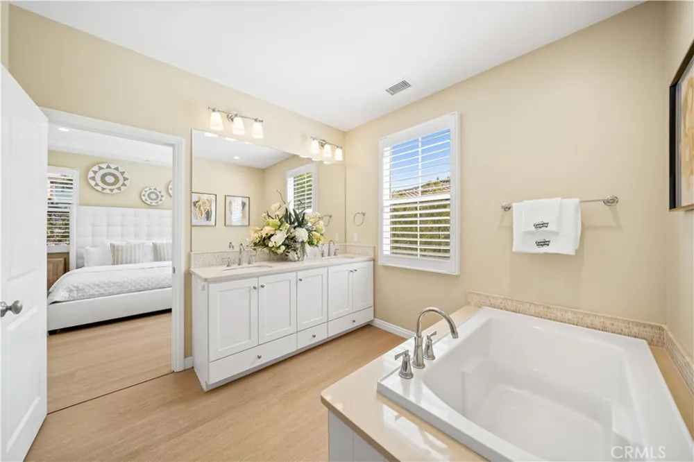 190 Crescent Moon Irvine, CA 92602