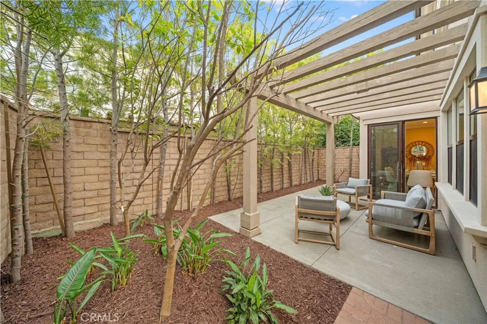 190 Crescent Moon Irvine, CA 92602
