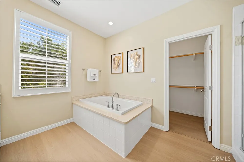 190 Crescent Moon Irvine, CA 92602