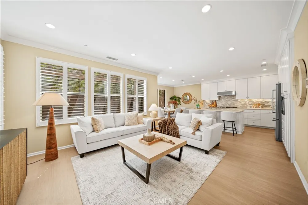 190 Crescent Moon Irvine, CA 92602