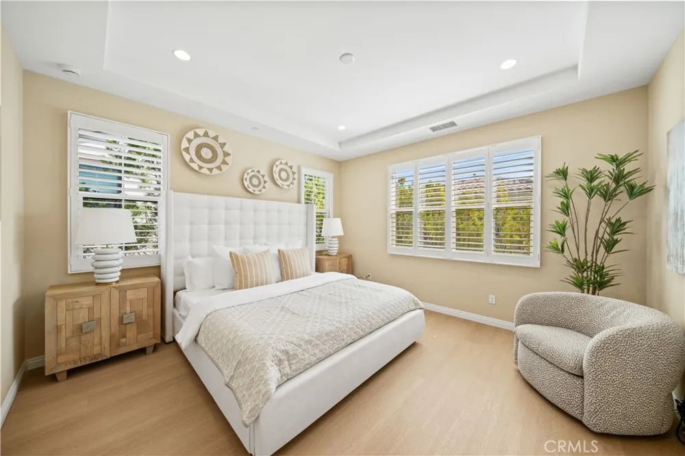 190 Crescent Moon Irvine, CA 92602