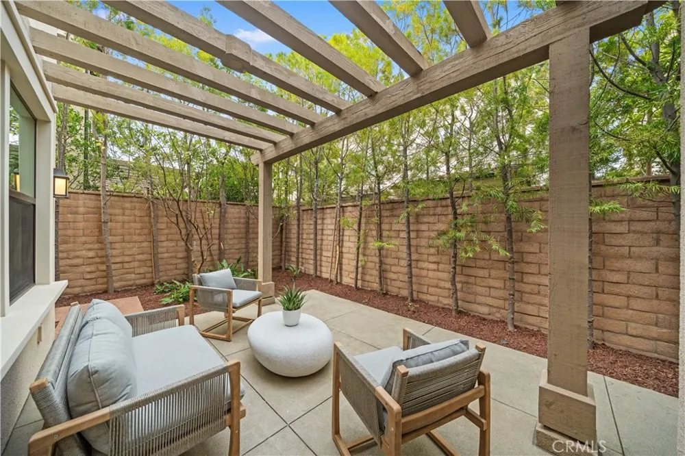 190 Crescent Moon Irvine, CA 92602