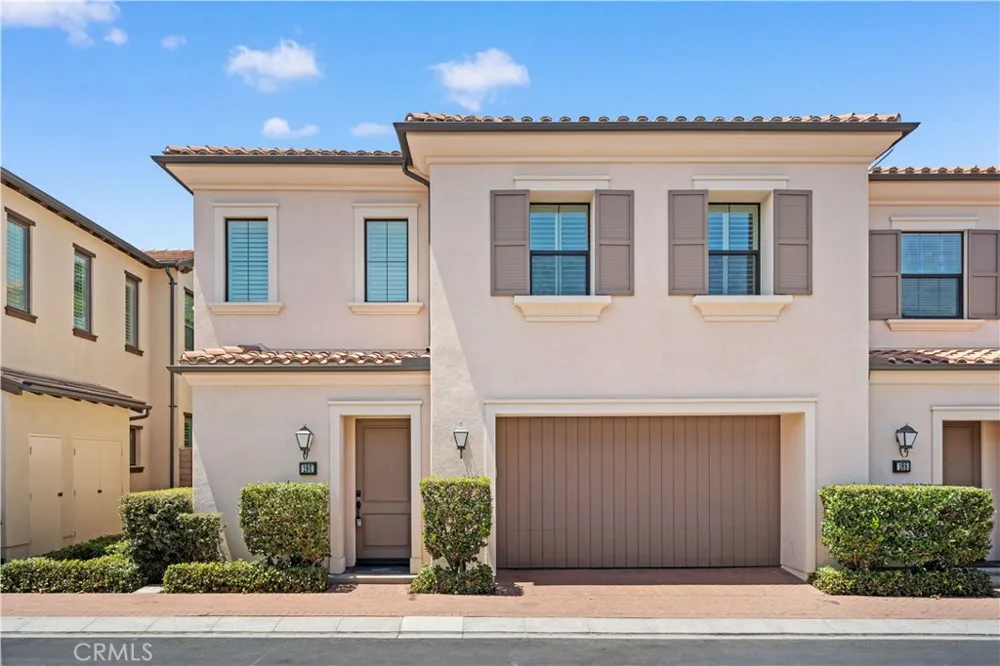 190 Crescent Moon Irvine, CA 92602