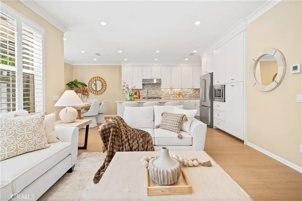 190 Crescent Moon Irvine, CA 92602