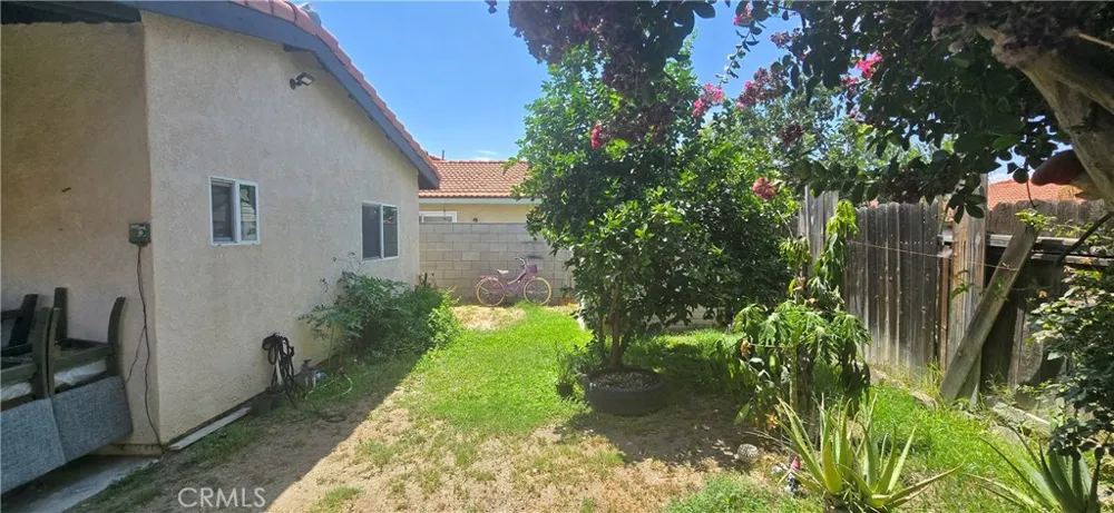 1961 Overland Colton, CA 92324