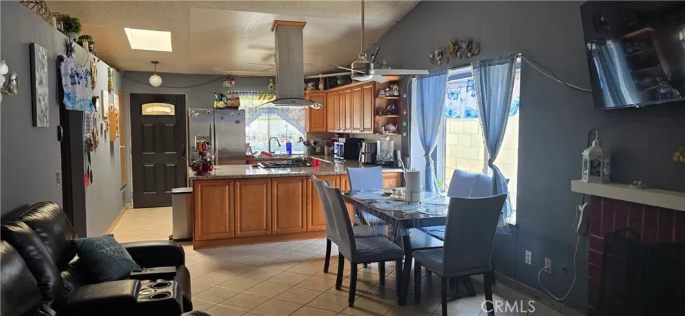1961 Overland Colton, CA 92324