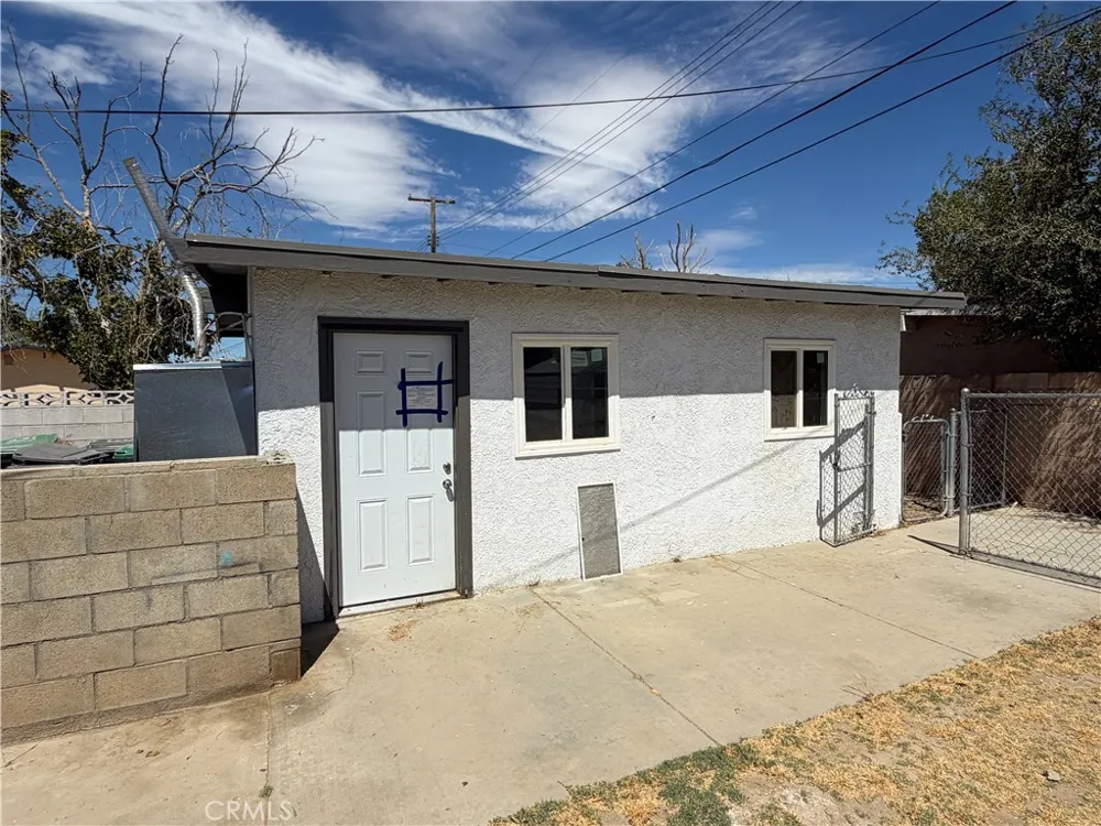 1047 W Avenue H6 Lancaster, CA 93534