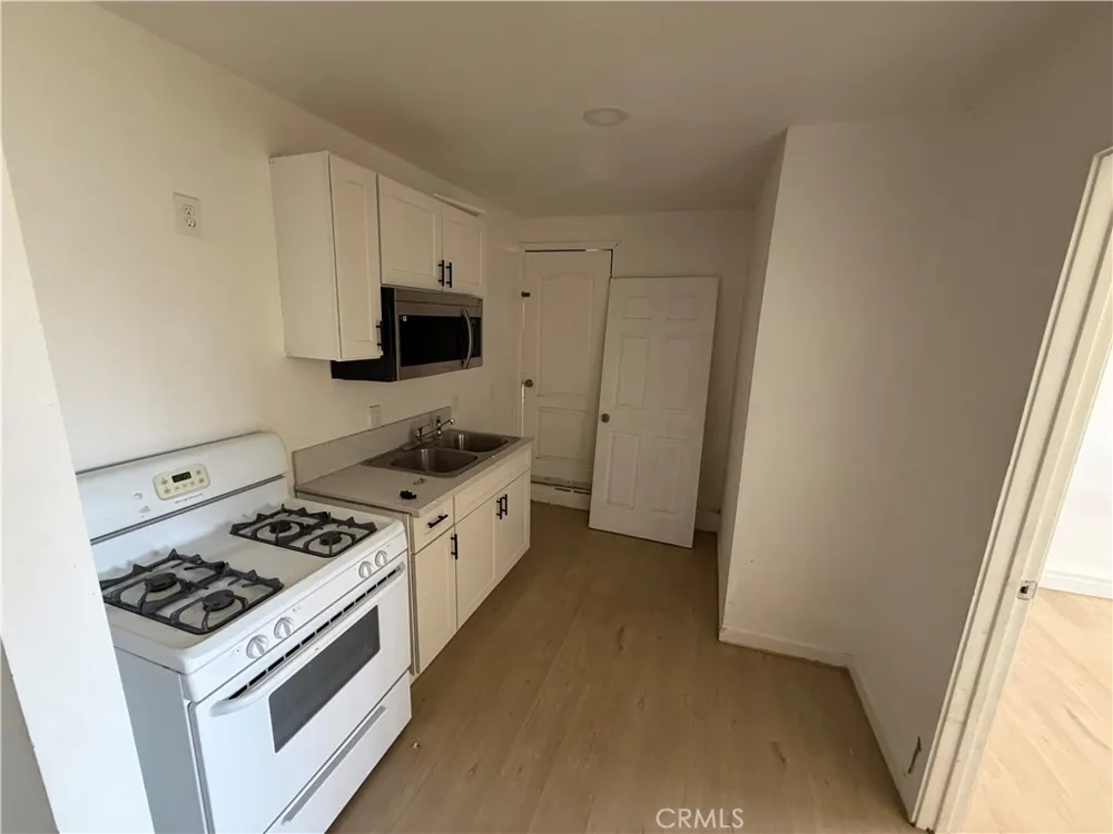 1047 W Avenue H6 Lancaster, CA 93534