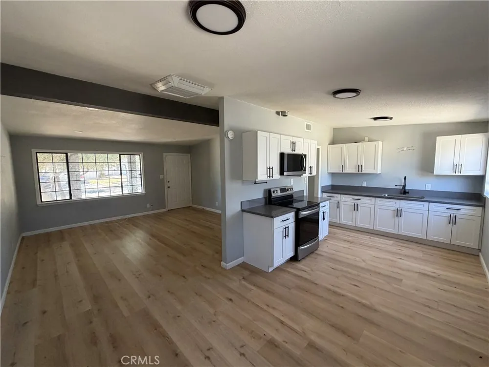 1047 W Avenue H6 Lancaster, CA 93534
