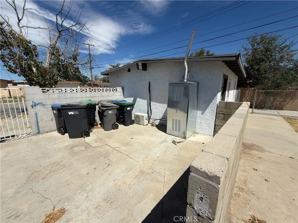 1047 W Avenue H6 Lancaster, CA 93534