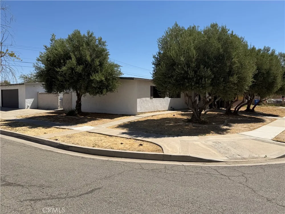 1047 W Avenue H6 Lancaster, CA 93534