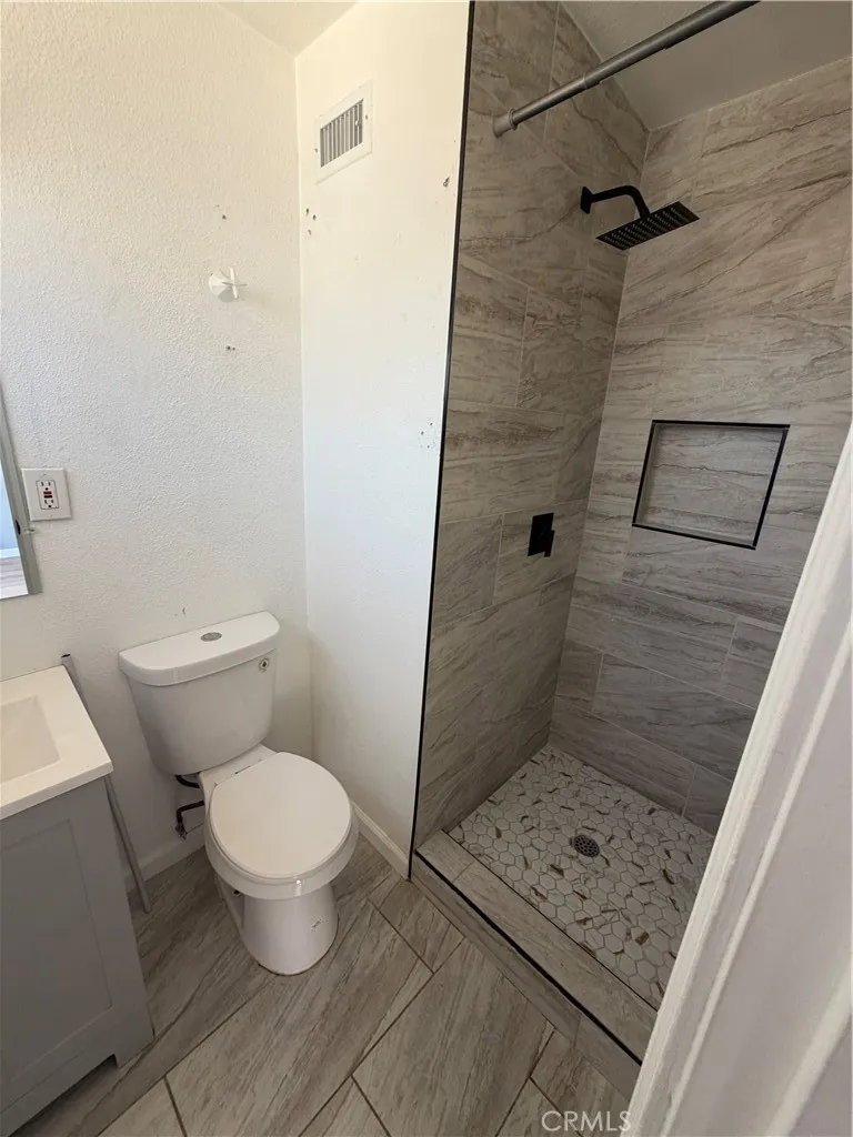 1047 W Avenue H6 Lancaster, CA 93534
