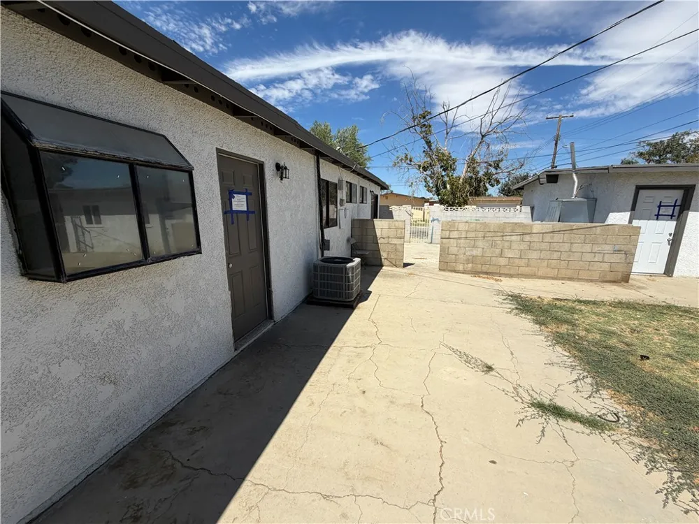 1047 W Avenue H6 Lancaster, CA 93534