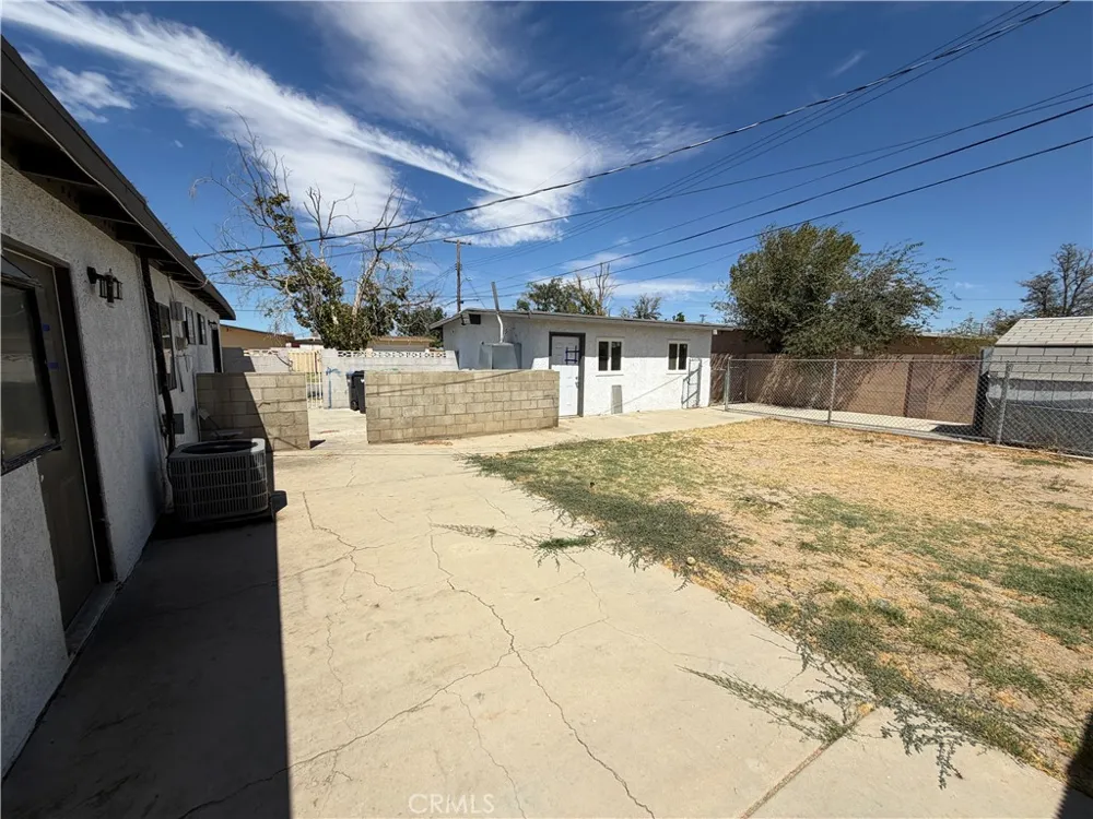 1047 W Avenue H6 Lancaster, CA 93534