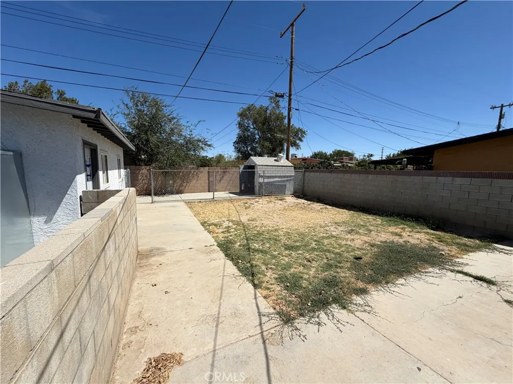 1047 W Avenue H6 Lancaster, CA 93534