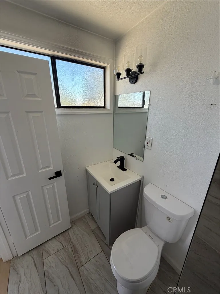 1047 W Avenue H6 Lancaster, CA 93534