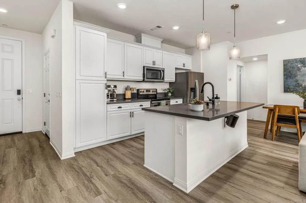 1374 Palo Verde Vista, CA 92083