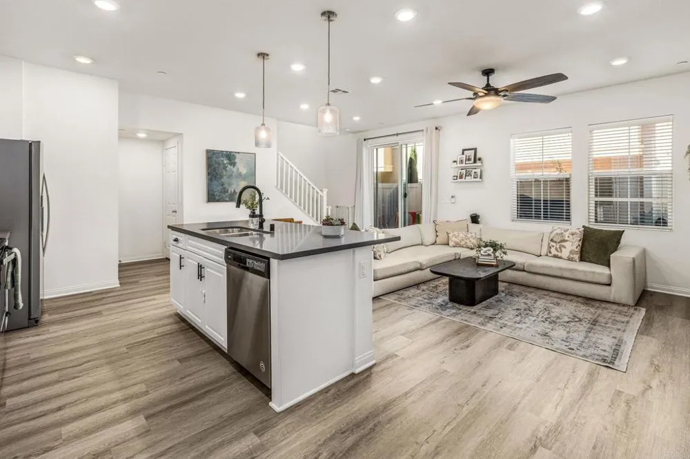 1374 Palo Verde Vista, CA 92083