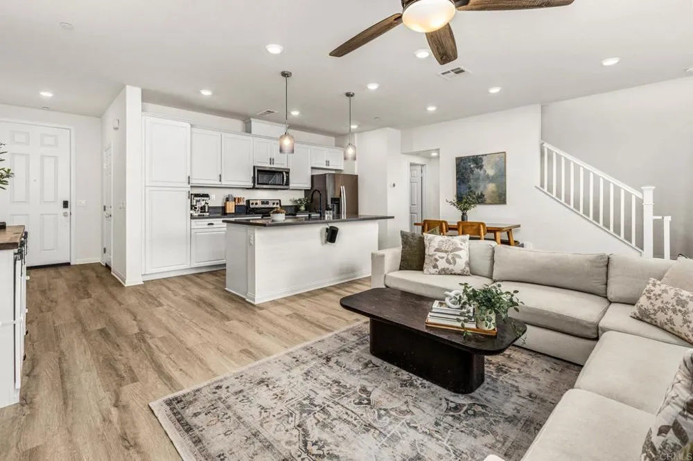 1374 Palo Verde Vista, CA 92083