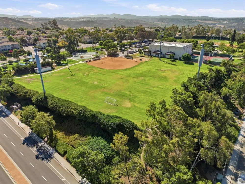 3534 Ridgewood Way Carlsbad, CA 92010