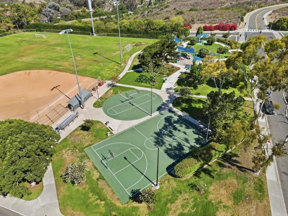 3534 Ridgewood Way Carlsbad, CA 92010