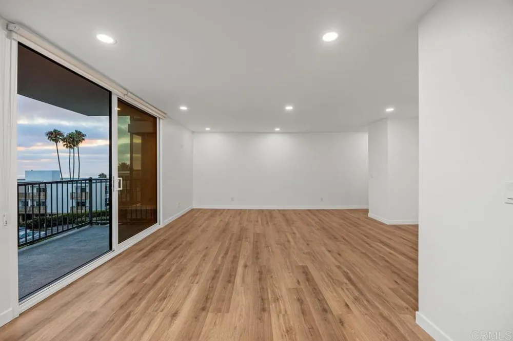 424 Stratford Court #A21 Del Mar, CA 92014