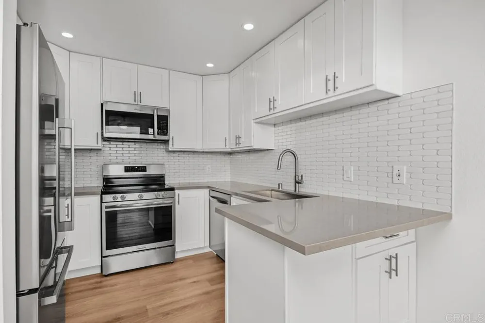 424 Stratford Court #A21 Del Mar, CA 92014