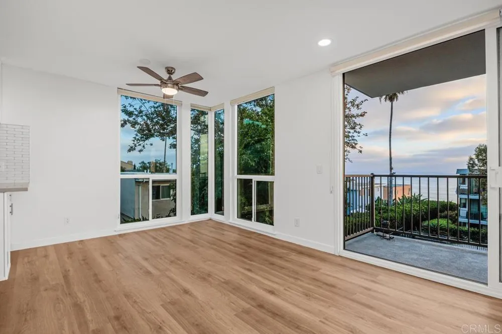 424 Stratford Court #A21 Del Mar, CA 92014