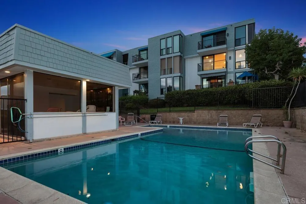 424 Stratford Court #A21 Del Mar, CA 92014