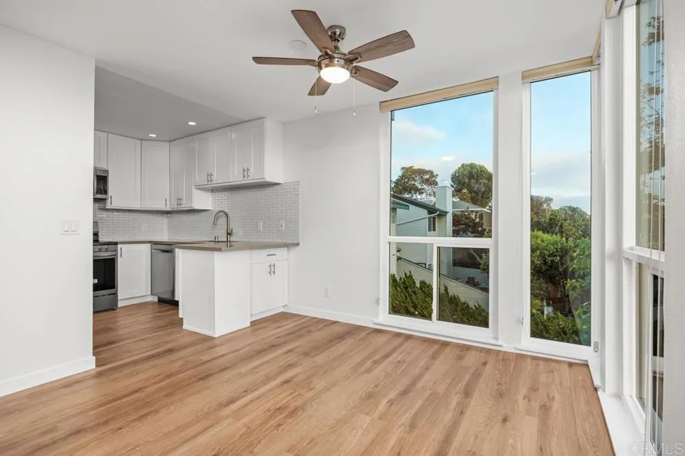 424 Stratford Court #A21 Del Mar, CA 92014