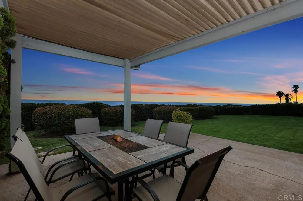 424 Stratford Court #A21 Del Mar, CA 92014