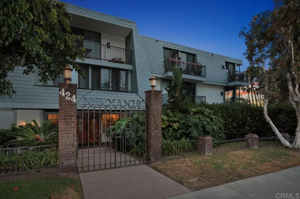 424 Stratford Court #A21 Del Mar, CA 92014