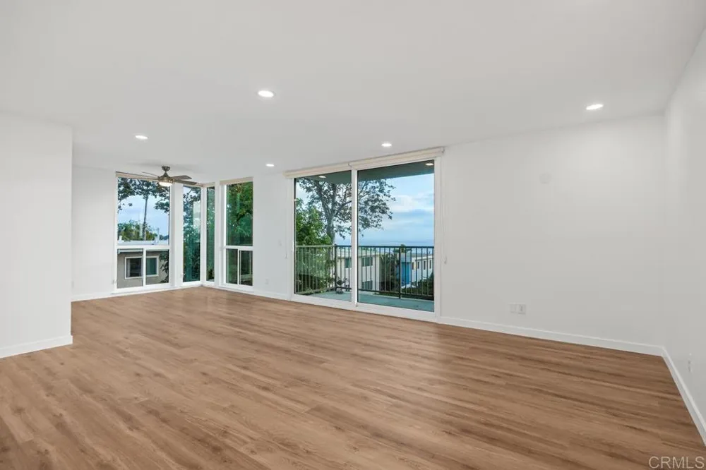 424 Stratford Court #A21 Del Mar, CA 92014