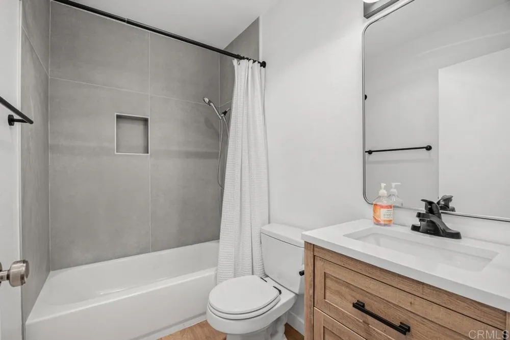 424 Stratford Court #A21 Del Mar, CA 92014
