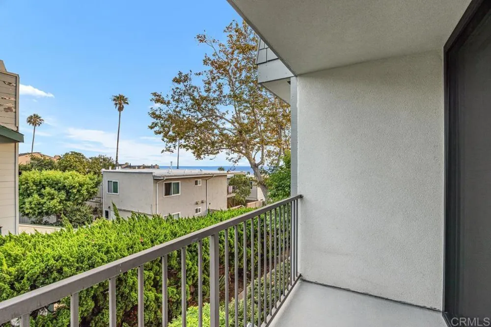 424 Stratford Court #A21 Del Mar, CA 92014