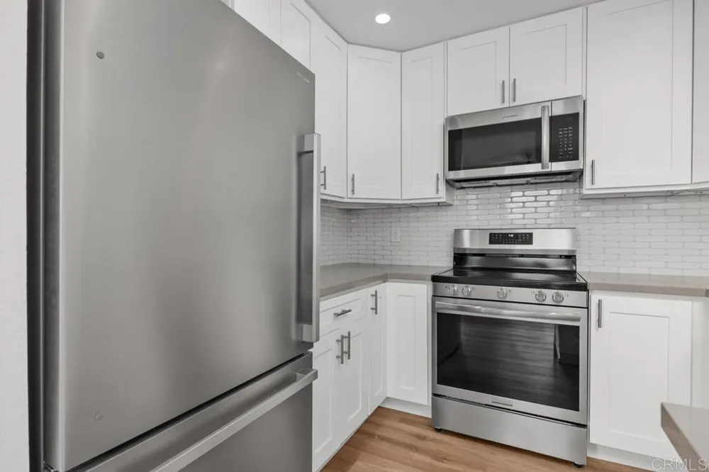 424 Stratford Court #A21 Del Mar, CA 92014