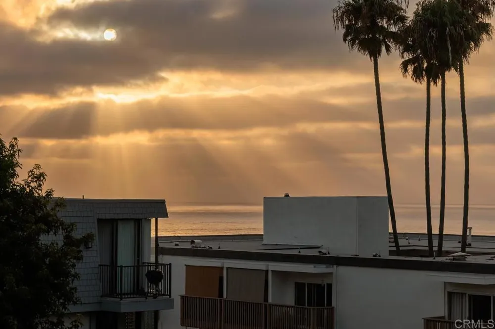 424 Stratford Court #A21 Del Mar, CA 92014