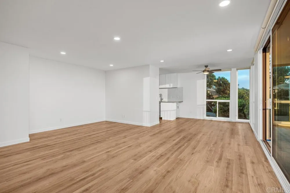 424 Stratford Court #A21 Del Mar, CA 92014
