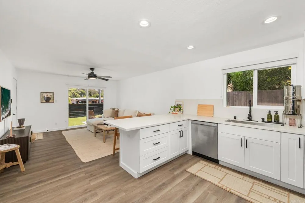 212 Gloxina St Encinitas, CA 92024