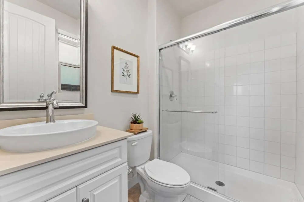 261 Flores Lane Vista, CA 92083